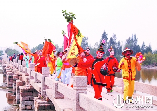 Colorful event to mark Dragon Boat Festival in Jinjiang