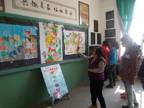 Pingnan No 4 Middle School holds New Year art exhibition