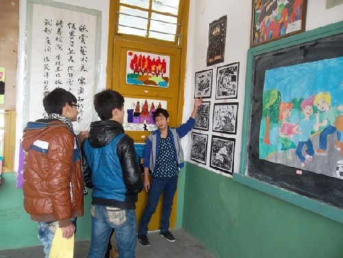 Pingnan No 4 Middle School holds New Year art exhibition