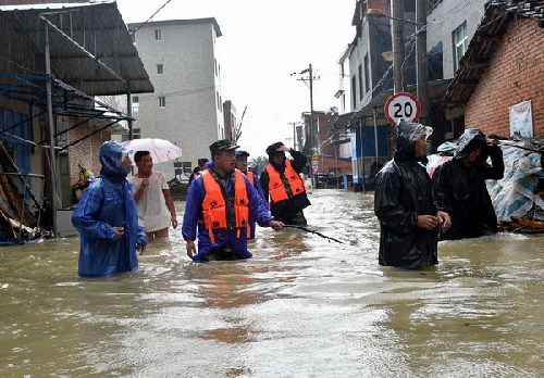 Typhoon Soudelor pummels Ningde