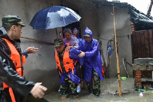 Typhoon Soudelor pummels Ningde