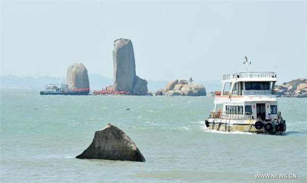 Enjoy bathing beach in Pingtan Island