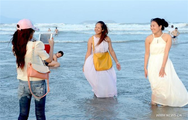 Enjoy bathing beach in Pingtan Island