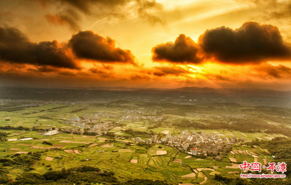 Sunset glow washes over Pingtan