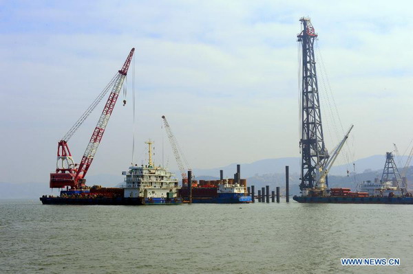 Pingtan cross-Straits rail-road bridge under construction