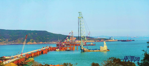 Construction of railroad bridge underway in Pingtan