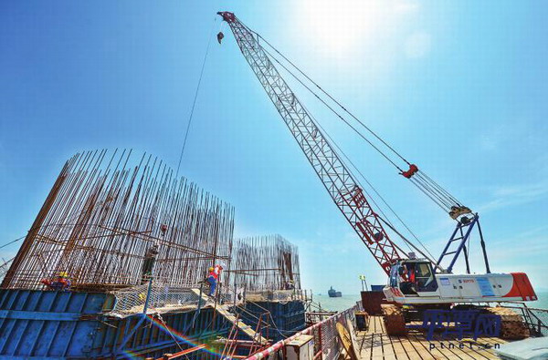 Construction of railroad bridge underway in Pingtan