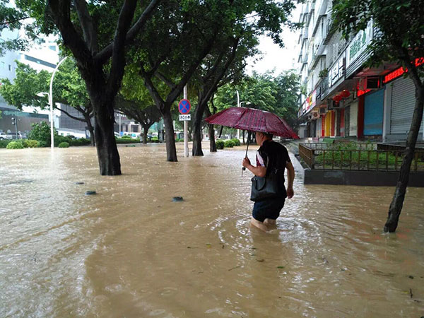 China shuts schools and recalls fishing boats as typhoon hits