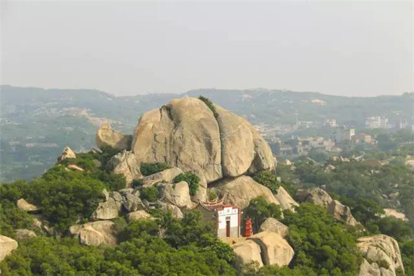 Pingtan's village of giant rocks