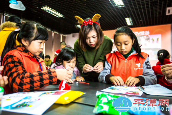 Cross-Straits families spend Christmas together