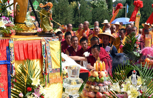 Gansu holds ceremony to welcome Buddhist relics