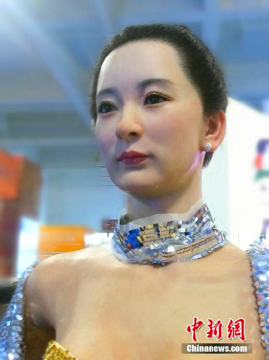 Amazing robot puts in an appearance at International Culture Summit