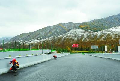 Lanzhou-Langmu Temple highway project nears the completion