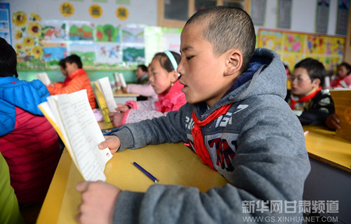 Gansu Tibetan primary students receive bilingual courses