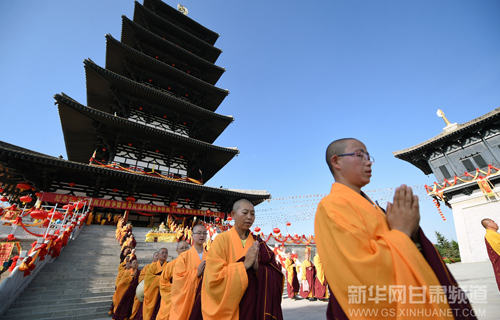 Monks pray in Gansu to commemorate the victory in World War II