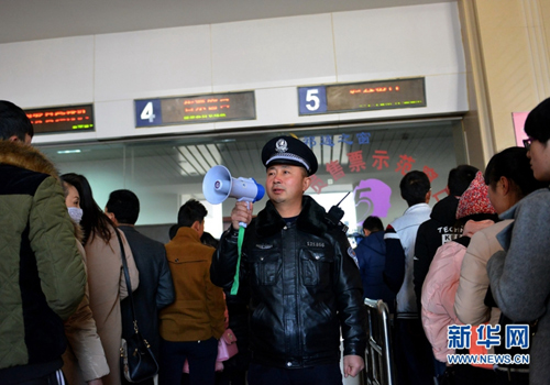 Gansu police safeguard railway station
