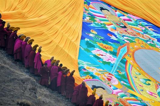 Buddha tangka display of Labrang Monastery held in NW China's Gansu