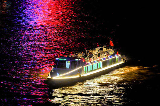 Yellow River night cruises set sail in Lanzhou