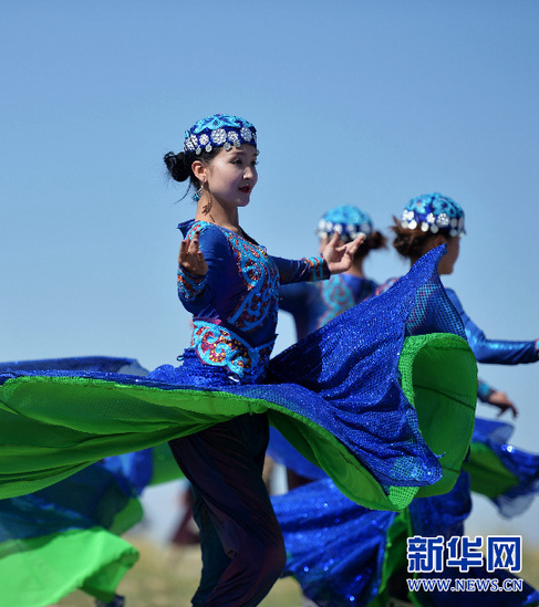 Kazakhs take to the prairie to celebrate their culture