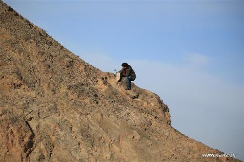 Rock-color paintings created in NW China's Dunhuang