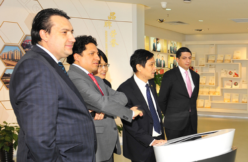 Government delegation of Ecuador visits CGGC International
