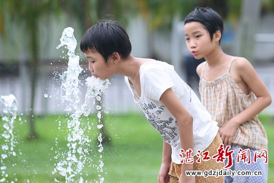 Cool yourself from the hot weather in Zhanjiang