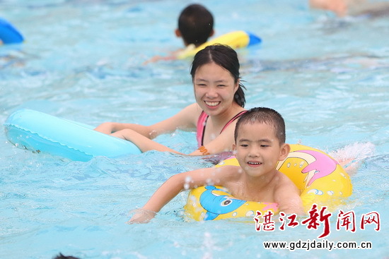 Cool yourself from the hot weather in Zhanjiang