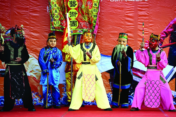 Folk customs in Zhanjiang add fervor to Spring Festival