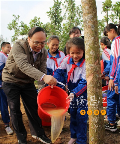 Zhanjiang holds mass tree-planting event to greenify city