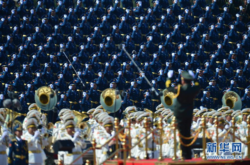 70th anniversary parade attracts thousands of Fangchenggang residents