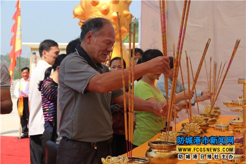 Paying tribute to ancestors during the Double Ninth Festival