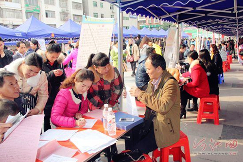 You're hired! Big numbers find work at Hechi job fair