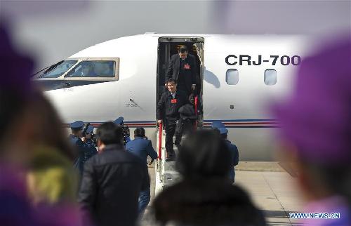 CPPCC members arrive in Beijing for annual session