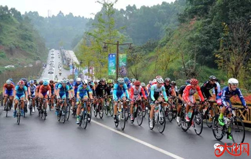 Intl bike race takes place in Hechi