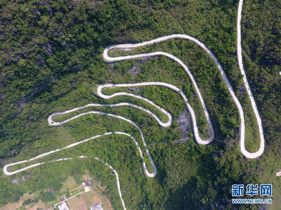 Roads cross mountains in Du'an