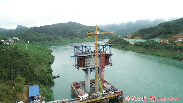 China's largest span connecting bridge finishes cast concrete work