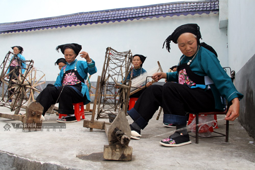 Tian'e holds fourth tung flower festival