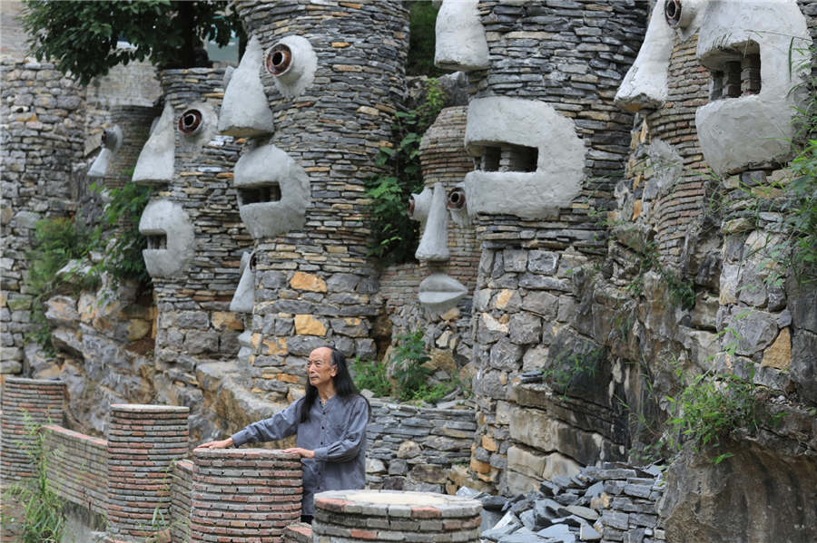 Artist creates stone castle 'Yelang' in Guizhou