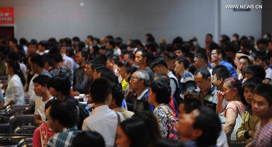 Guiyang railway station witness travel peak