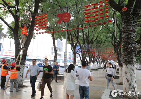 Guiyang decorates for National Day