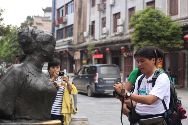 Guizhou changes from grey to colorful