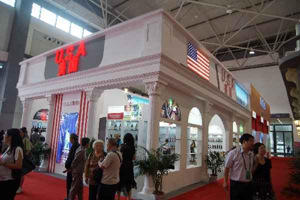 Overseas enterprises set up booths