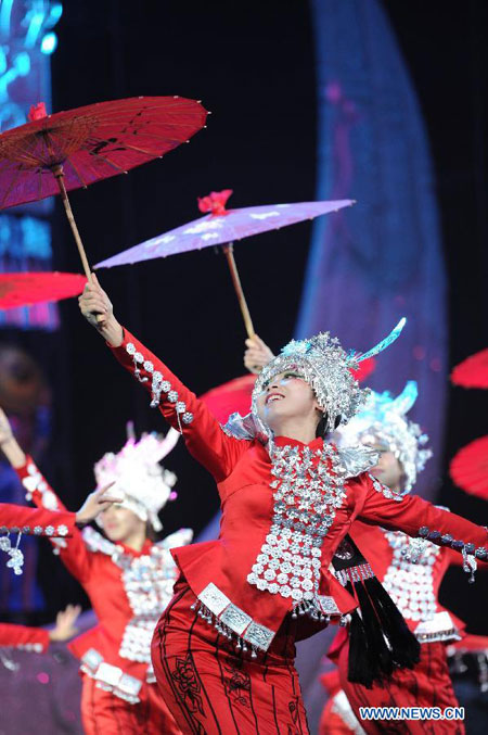 Dancers perform show about tradition of Miao, Dong ethnic groups