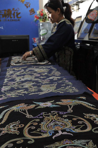 Horsetail embroidery: a 'living fossil' of Chinese embroidery