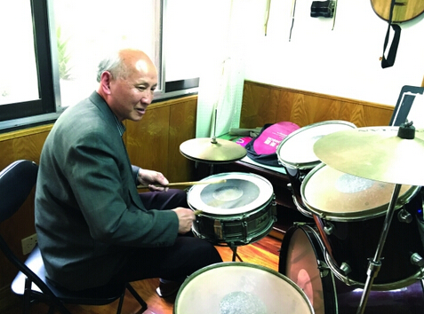 Guiyang man's love of music secret to long life