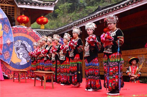 Miao-style group wedding held for outlanders