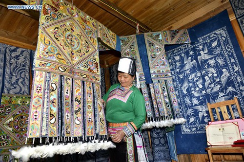 In pics: Miao's ethnic embroidery and batiks