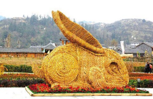 Zodiac animals come to life at Guiding straw art festival