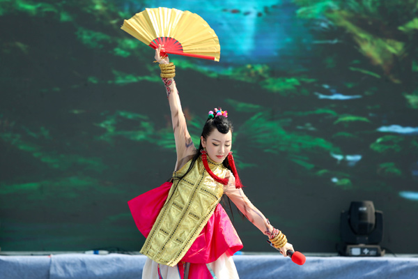 Fair festival showcases traditional Dong culture