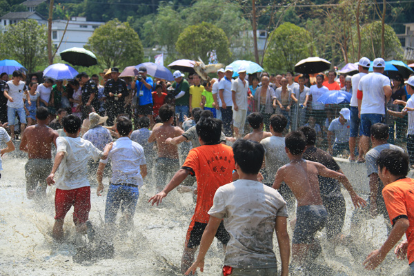 Fair festival showcases traditional Dong culture